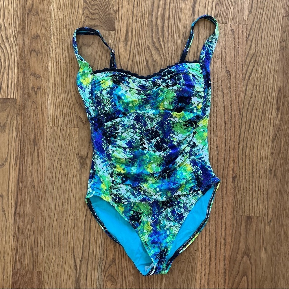 NWT La Blanca Abstract Green Snake Skin Print One Piece Swimsuit (10)